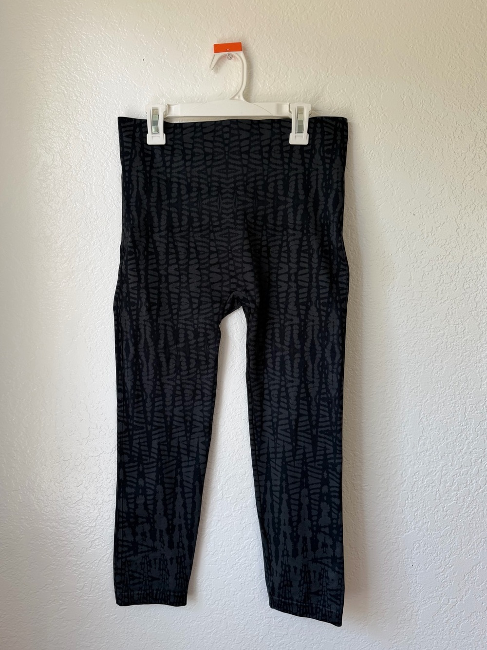 SPANX Look At Me Now Cropped Seamless Leggings Black and Gray 1X